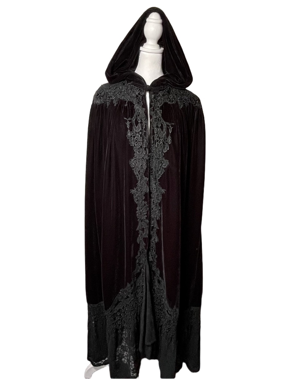 Vintage Rose Black Velvet Silk Hooded Cape Lace Crochet Trim Lined Goth Cosplay